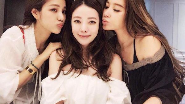 Potret 3 Bersaudara Cantik Semua Walau Sudah Tua