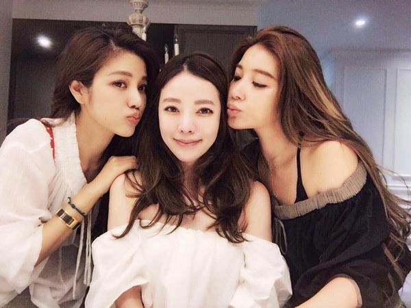 Potret 3 Bersaudara Cantik Semua Walau Sudah Tua