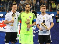 Julian Draxler Dapat Bola Emas, Claudio Bravo Jadi Kiper Terbaik