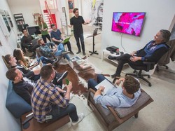 Startup Ini Bikin Perangkat Hybrid Smartphone dan Konsol