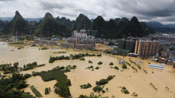 Begini Penampakan Banjir di China yang Tewaskan 33 Orang