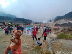 Kawah Sileri Meletus, Turis Dieng Datang Terus