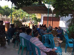 Isak Tangis Keluarga Sambut Kedatangan Jenazah Afandi di Rumah Duka