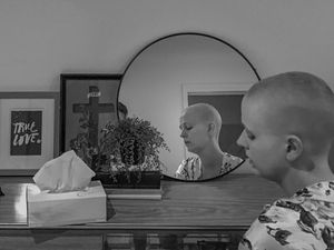 Ketika Suami Abadikan Perjuangan Istrinya Melawan Kanker