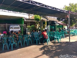 Keluarga dan Teman Bersiap Sambut Jenazah Peltu Budi Santoso