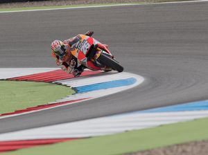 Kehilangan Daya Cengkeram, Pedrosa pun Gagal Bertarung di Grup Terdepan Kehilangan Daya Cengkeram, Pedrosa pun Gagal Bertarung di Grup Terdepan