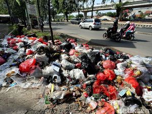 Pasca Lebaran Sampah Menumpuk di Jalan KH Noer Ali Pasca Lebaran Sampah Menumpuk di Jalan KH Noer Ali