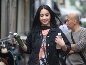Foto: Gaya Nagita Slavina Selama Liburan di Eropa