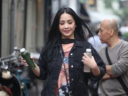 Foto: Gaya Nagita Slavina Selama Liburan di Eropa