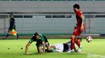 Skor Kacamata di Laga PS TNI vs Arema
