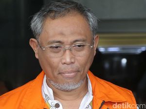 Mantan Dirut PT PAL Kembali Jalani Pemeriksaan Mantan Dirut PT PAL Kembali Jalani Pemeriksaan