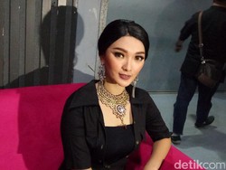 Akhirnya Pamer Pacar, Zaskia Gotik Ungkap Rasa Cinta ke Sirajuddin Mahmud