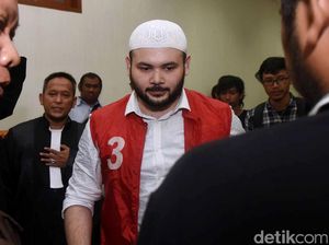 Sidang Narkoba Kedua, Ridho Rhoma Dikunjungi Rhoma dan Irama Cs Lainnya Sidang Narkoba Kedua, Ridho Rhoma Dikunjungi Rhoma dan Irama Cs Lainnya