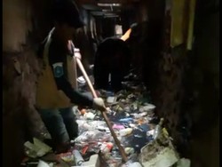 Jorok, Ini Potret Hamparan Sampah di Saluran Mampang