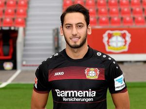 Tendangan Bebas Calhanoglu yang Mematikan