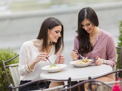 Lakukan 8​ Tips dan Trik Mudah Ini ​u​ntuk ​Kurangi ​Berat Badan