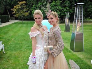 Pesta Halloween, Begini Gaya Para Putri Yunani Pakai Kostum Seksi