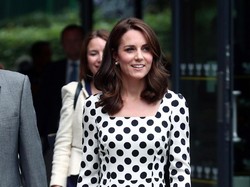 Keluar dari Zona Nyaman, Kate Middleton Pilih Gaun Polkadot di Wimbledon