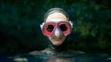 Pakai Kacamata Ini, Kamu Bisa Diving Sambil Update Medsos