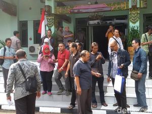 Besok Digusur, Pedagang di Pasar Kembang Yogya Siap Bertahan