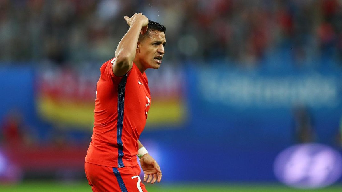 Alexis Sanchez dengan seragam timnas Chila. (Foto: Dean Mouhtaropoulos/Getty Images)