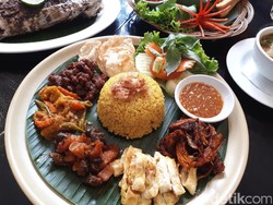 Kedai Sirih Merah: Enaknya Ikan Bakar Pecah Kulit dan Nasi Koneng Gaya Peranakan