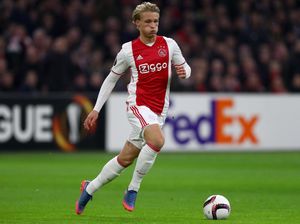 Ajax: Kasper Dolberg dan Amin Younes Tak Dijual