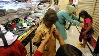 Sambut Tahun Ajaran Baru, Baju Seragam Diburu