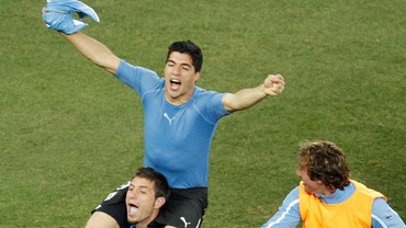Kejamnya Tangan Tuhan Luis Suarez untuk Ghana Tujuh Tahun Lalu