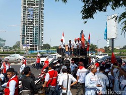 Ratusan Sopir Tangki Pertamina Demo di Kantor Kemnaker