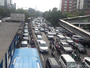 Lalin Simpang Matraman Makin Macet Akibat Traffic Light Tak Aktif