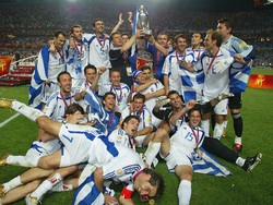 Pelajaran Parkir Bus dari Yunani 13 Tahun Silam