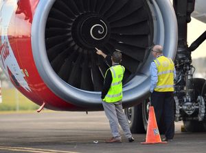 Pesawat Ditabrak Burung, Penumpang AirAsia Diterbangkan ke Malaysia