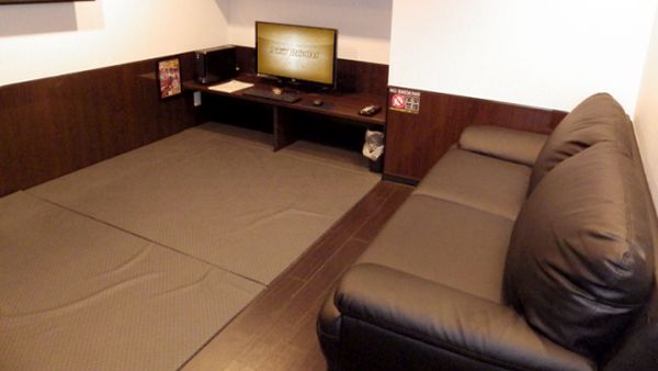 Penampakan Warnet Mewah Merangkap Penginapan