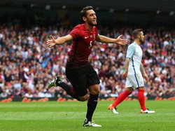 Calhanoglu Rekrutan Top untuk Milan