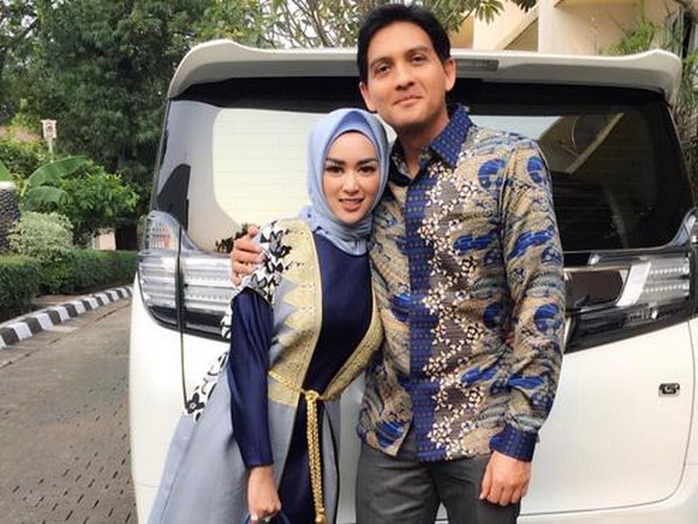 Sudah Cerai Kini Sambangi Polda Bareng, Lucky Hakim-Tiara Dewi Ngapain Sih?