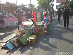 Penertiban Kios Sarkem Yogya Berlanjut, Pedagang Amankan Isi Kios