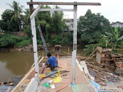 Pemprov DKI Tertibkan Kawasan Bukit Duri Hari Ini