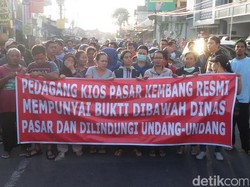 Ratusan Personel Siap Eksekusi Sarkem Yogya, Pedagang Pagar Betis