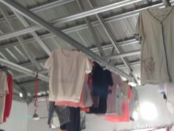 Tidak Ada Plafon, Warga Gunakan Atap Rumah Jadi Tempat Jemuran