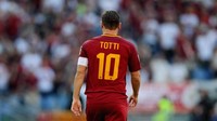 Membela AS Roma sepanjang kariernya, Francesco Totti paling jauh hanya melangkah sampai babak 8 besar di Liga Champions. Tahun ini Totti sangat berharap I Lupi bisa membawa pulang titel juara Liga Champions. (Getty Images/Paolo Bruno)