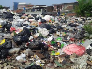 Respons Ridwan Kamil soal Lautan Sampah di Cibangkong Bandung