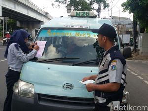 Selama 2 Hari, Puluhan Angkot Ditilang Sudinhub Jakbar