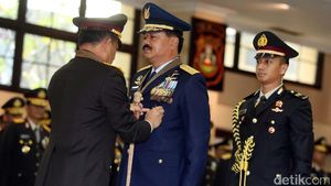 KSAU Terima Bintang Bhayangkara Utama