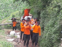 Evakuasi Puing Heli Basarnas Dilanjutkan Lewat Jalur Darat