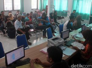 Wali Murid di Brebes Ramai-ramai Minta SKTM