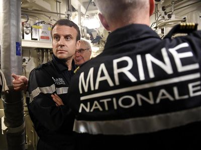 Presiden Prancis Tinjau Peluncuran Rudal Nuklir dari Kapal Selam