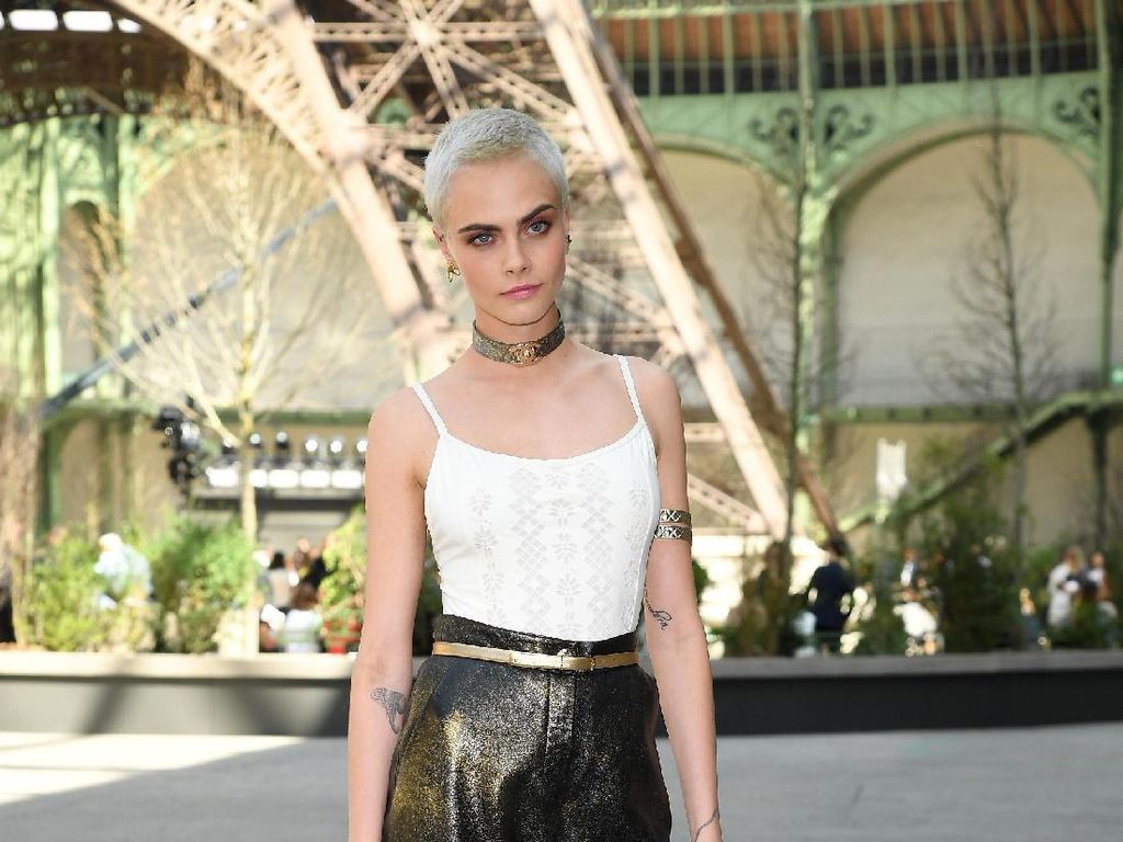 Foto: Adu Gaya 3 Seleb Cantik Berambut Cepak di Fashion Show Chanel Foto: Adu Gaya 3 Seleb Cantik Berambut Cepak di Fashion Show Chanel