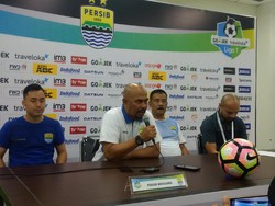 Persib Persembahkan Kemenangan untuk Djajang