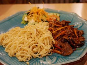 Hanei Sushi: Mantap! Garlic Ramen dengan Irisan Australian Beef yang Juicy